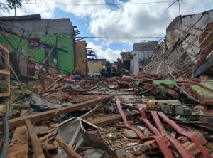 Read more about the article Explosão destrói fábrica clandestina de fogos de artifício e deixa ao menos 6 feridos no Ceará