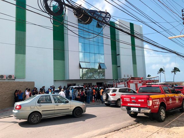 Read more about the article Princípio de incêndio provoca evacuação da sede da Secretaria de Saúde de Maceió