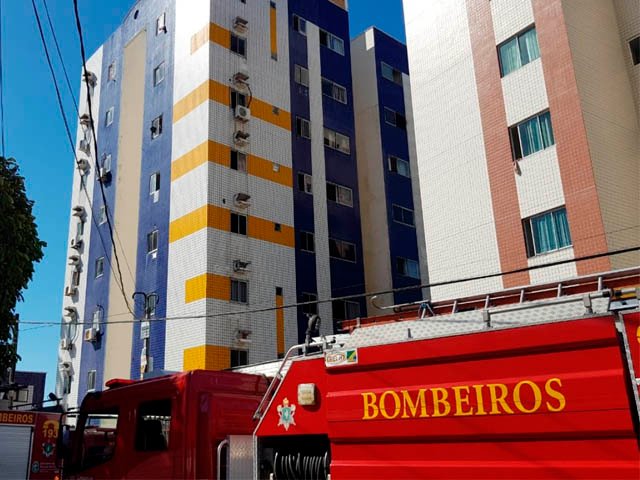 You are currently viewing Incêndio atinge apartamento no 7º andar de prédio no Papicu, em Fortaleza