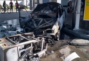 Read more about the article Motorista bate em bomba de combustível e causa incêndio em posto de Maranguape