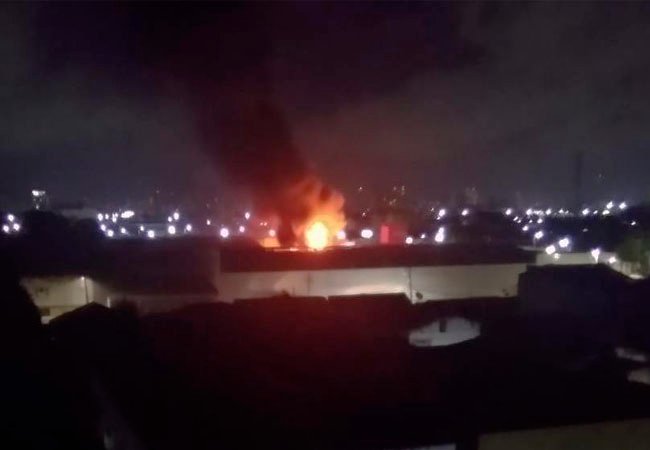 You are currently viewing Empresa de materiais elétricos é atingida por incêndio na Avenida Bezerra de Menezes